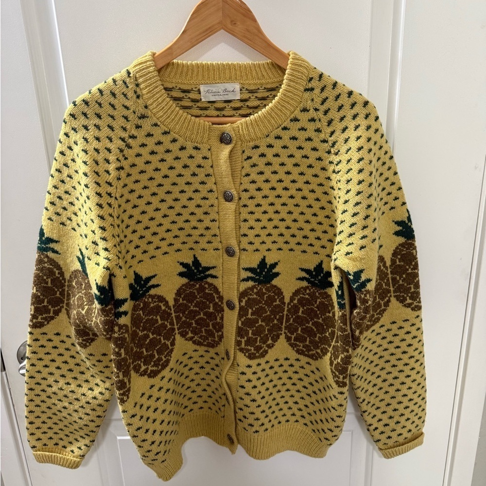 Vintage Patricia Buck  Cardigan Sweater Size M Pineapples Button.